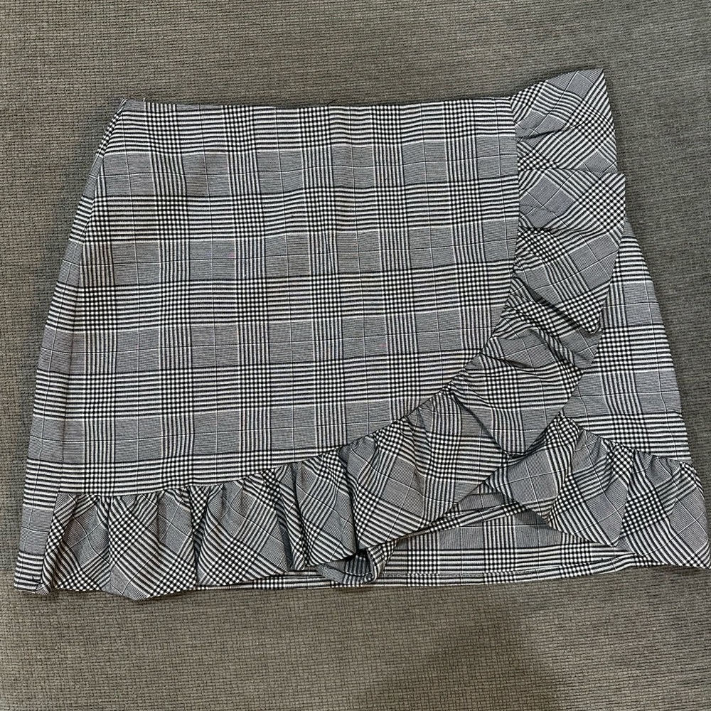 Plaid Ruffle Mini Skirt - Black & White